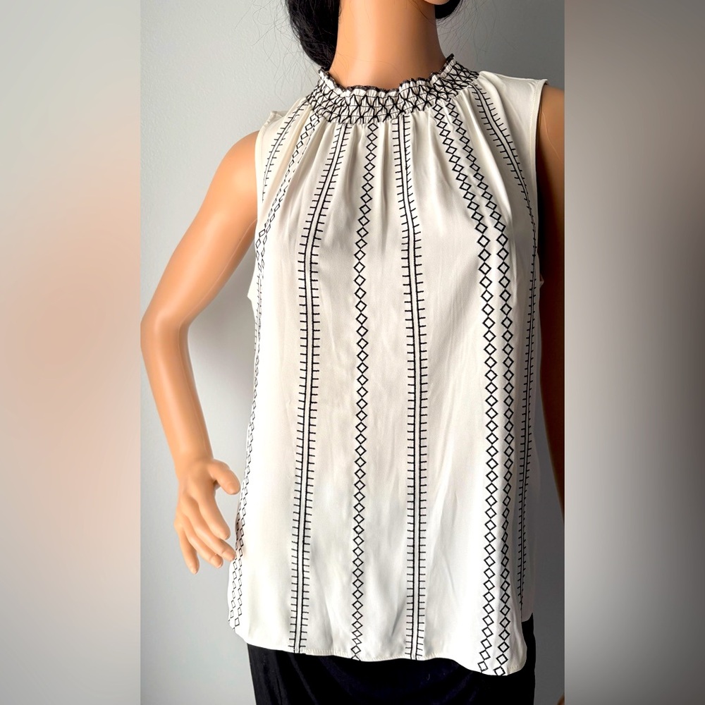 White House Black Market Beige/Black striped embroidered stitch top size 6 - Picture 3 of 9